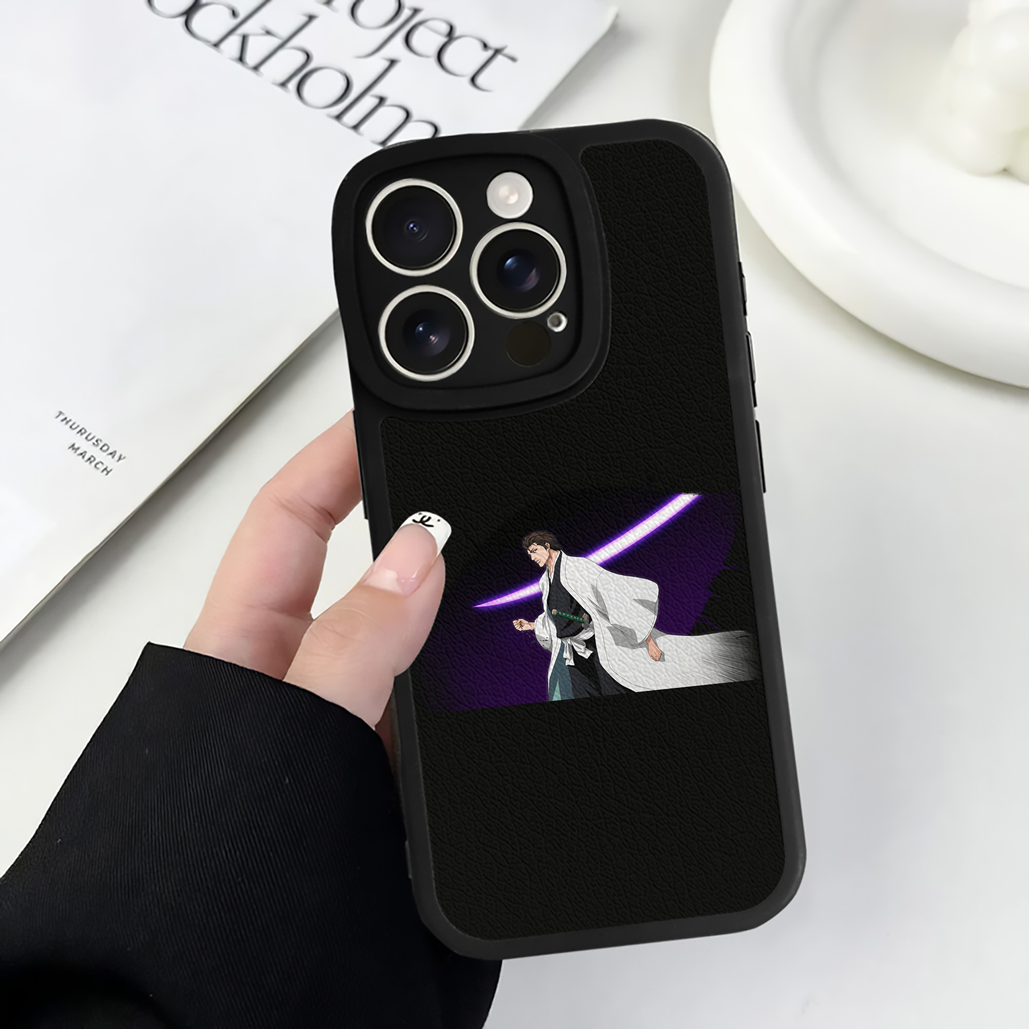 （画像用） ブリーチ 藍染 惣右介（あいぜん そうすけ） BLEACH Aizen Sousuke 【iPhone 16シリーズ対応】シリコンスマホケース（レザー調） 材質：シリコン